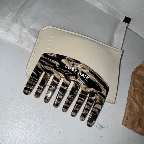 Luxy Mocha Marble Detangling Comb - Picture 1 of 12